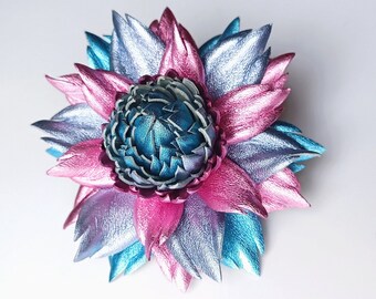 Tasbedel metallic leren dahlia: handgemaakte bloemenkwast