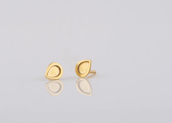 small gold post earrings