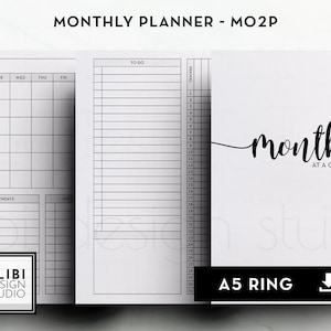 Op de afbeelding: Een zwart-wit maandplanner met secties voor takenlijsten, een kalender en een tracker. De omslag leest "month at a glance" in een handschrift. De planner is een A5-ring.