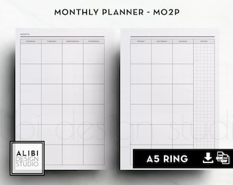 Op de afbeelding: Een zwart-witte maandelijkse planner met een rasterindeling. De planner is verdeeld in secties voor elke dag van de week, met een notitiesectie aan de rechterkant. De planner is gelabeld met "MONTHLY PLANNER - MO2P" en "A5 RING".