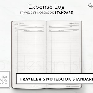 Puede incluir: Una libreta en blanco y negro con el título "Expense Log" y "Traveler's Notebook Standard" impreso en la portada. La libreta tiene páginas rayadas para registrar gastos.