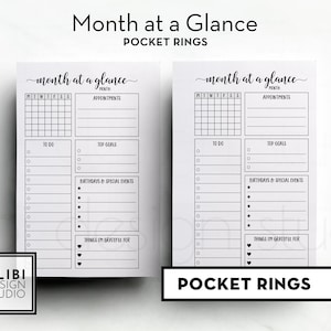 Könnte beinhalten: Zwei weiße Taschenplanerseiten mit schwarzem Text und Raster. Die Seiten tragen die Aufschrift "Month at a Glance" und "Pocket Rings". Zu den Abschnitten gehören Termine, To-Do-Listen, Top-Ziele, Geburtstage und Dinge, für die ich dankbar bin.
