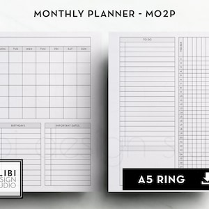 Op de afbeelding: Een dubbele pagina van een maandplanner met de tekst "MONTHLY PLANNER - MO2P". De linkerpagina heeft een kalenderraster en de rechterpagina heeft een takenlijst en tracker. De planner is gelabeld "A5 RING".