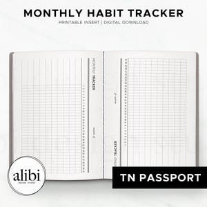 Puede incluir: Cuaderno abierto con un diseño de cuadrícula para el seguimiento de hábitos. El texto superior dice "MONTHLY HABIT TRACKER" y "PRINTABLE INSERT | DIGITAL DOWNLOAD". La esquina inferior derecha tiene un rectángulo negro con "TN PASSPORT" en texto blanco. Un logotipo circular está en la parte inferior izquierda.