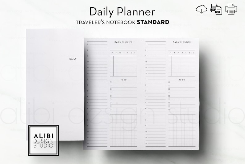 K&ouml;nnte beinhalten: Ein wei&szlig;er Tagesplaner mit dem Text "Daily Planner Traveler's Notebook STANDARD". Der Planer enth&auml;lt eine To-Do-Liste und einen Abschnitt f&uuml;r die Tagesplanung. Auf dem Cover steht das Wort "DAILY". Das Logo von Alibi Design Studio befindet sich unten links.