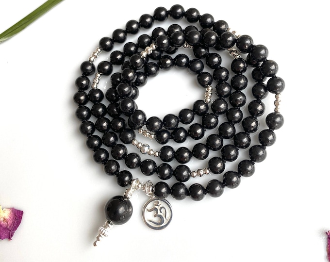 Mala made of shungite, decorated with sterling silver (925), end bead and OM pendant, black necklace with 108 healing stones, yoga jewelry