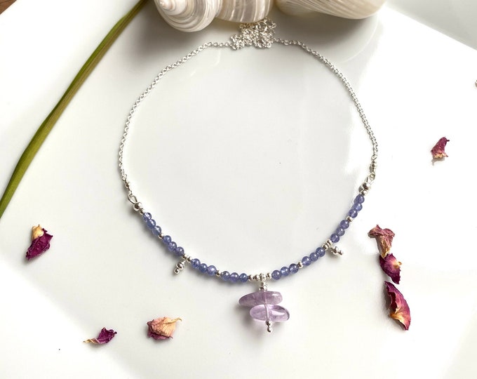 Necklace made of tanzanite (A) and amethyst light, short necklace with silver sterling, tanzanite pearls and pendants made of light amethyst