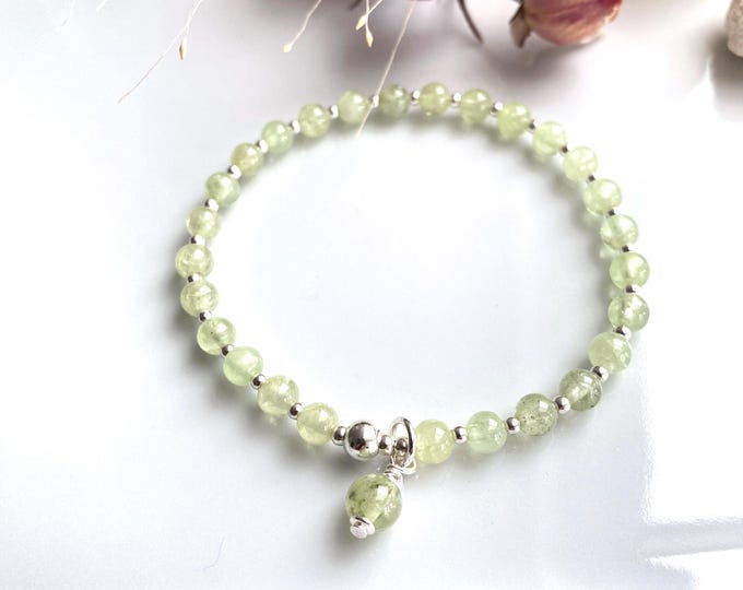 Mini mala made of green garnet, grossular, decorated with silver and pendant, bracelet with chakra crystals, yoga jewelry, prayer beads