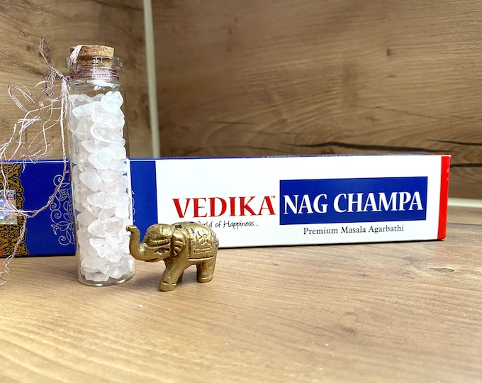 Geschenkset „Liebe und Glück“ - ein Fläschchen Rosenquarz, eine Räucherstäbchenhalter Elefant und Orkay Vedika Nag Champa Räucherstäbchen