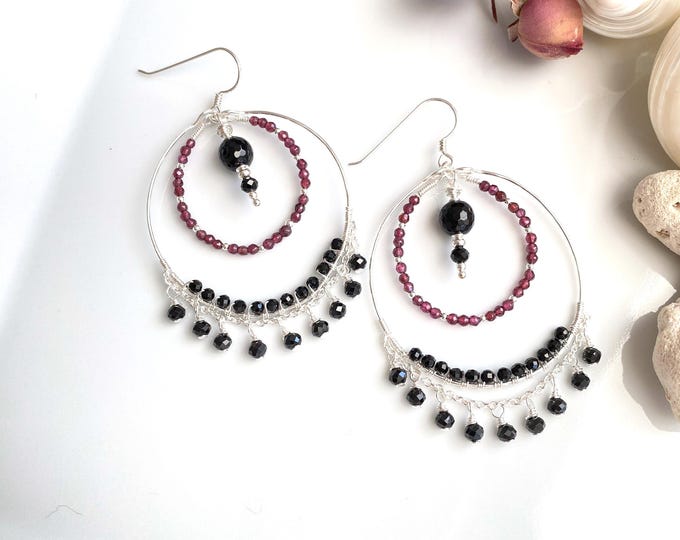 Chandelier earrings in black tourmaline and garnet with sterling silver, hoop earrings, a gift for women and jewelry lovers.