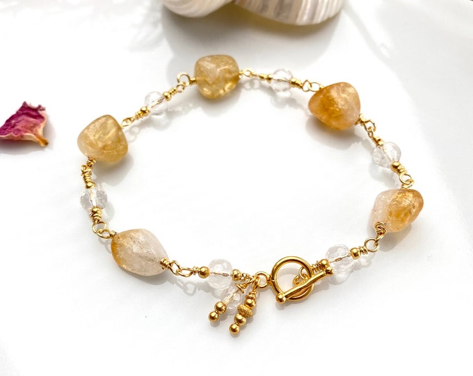 Bracelet made of citrine and rock crystal on gold-plated jewelry wire