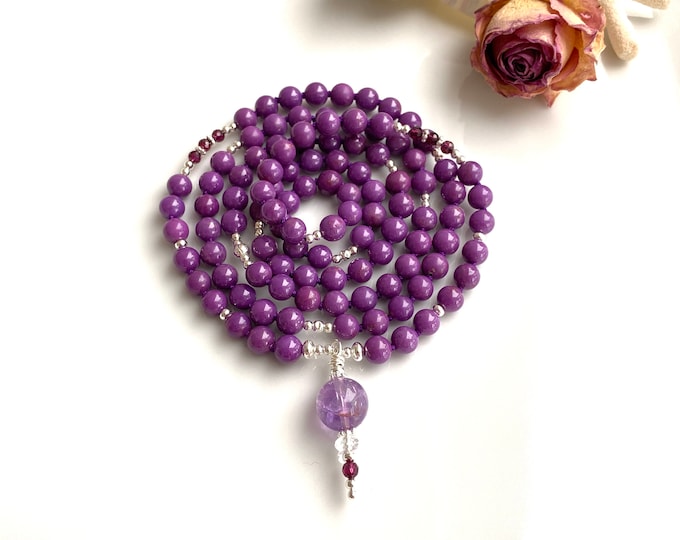 Mala necklace made of phosphosiderite, decorated with silver and violet garnet, final bead amethyst