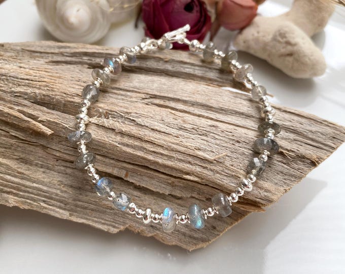 Labradorite (AAA) and silver (925) bracelet, casual, asymmetrical, gift for women and jewelry enthusiasts, yoga jewelry