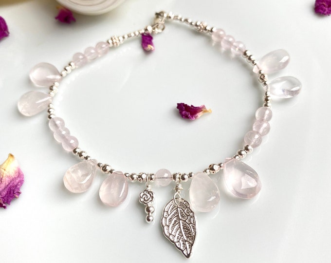 Casual rose quartz and silver (925) bracelet handmade with different bead shapes and charms, rose and leaf made of silver (925)