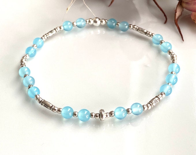 Bracelet from Hilltribe - silver and chalcedony blue, small gift for jewelry enthusiasts made of healing stones, yoga jewelry