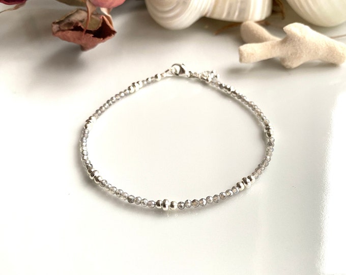 Bracelet made of labradorite with silver (925), delicate bracelet made of small, sparkling gray beads, gift for women