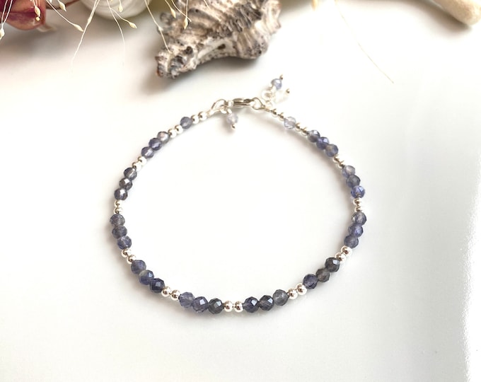 Dainty bracelet made of iolite and silver, adjustable length, sparkling gift for women