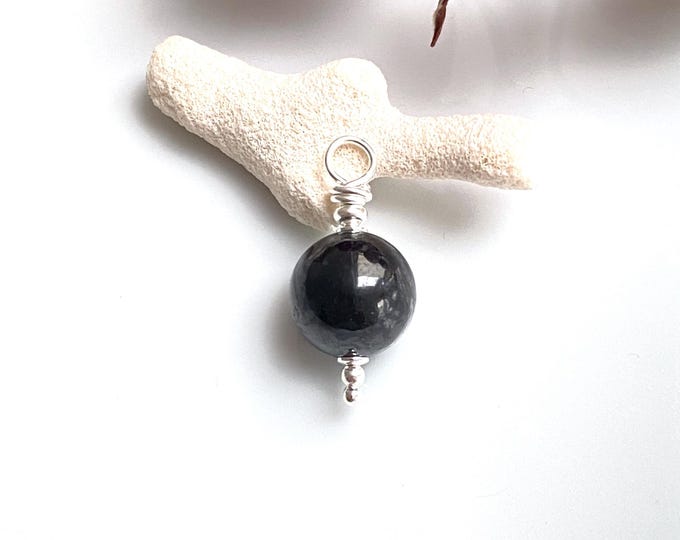 Black pendant made of shungite and sterling silver, small gift made of healing stones, yoga jewelry, protective pendant