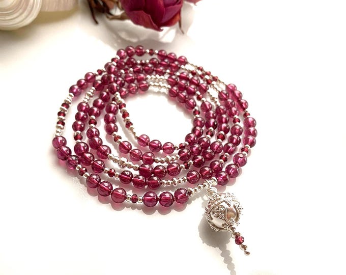 Dainty mala made of garnet A, decorated with silver and garnet violet, final element ornamental pearl made of silver, prayer beads, yoga jewelry