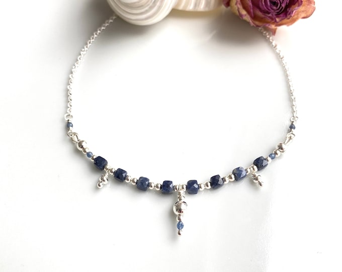 elegant necklace made of sapphire blue and silver with small pendants, gift made of healing stones for women, jewelry enthusiasts and boho beauties
