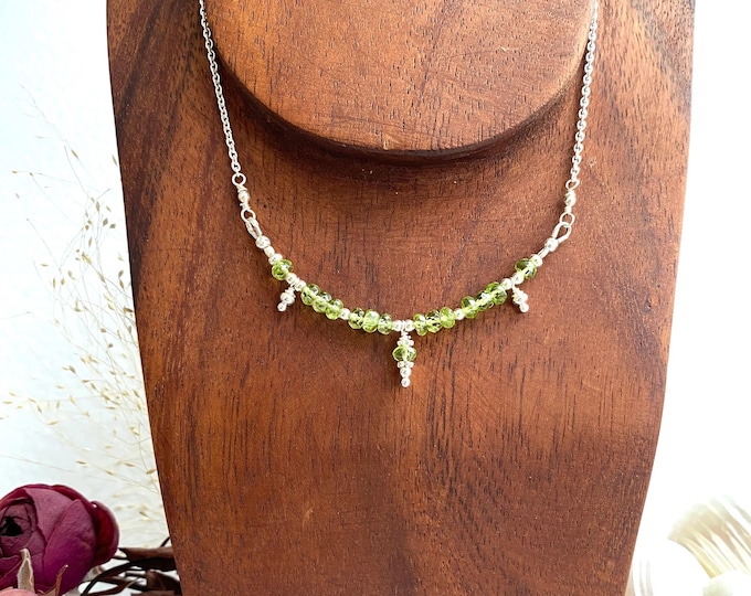 short necklace made of peridot and silver sterling, sparkling gift for women, jewelry with chakra crystals