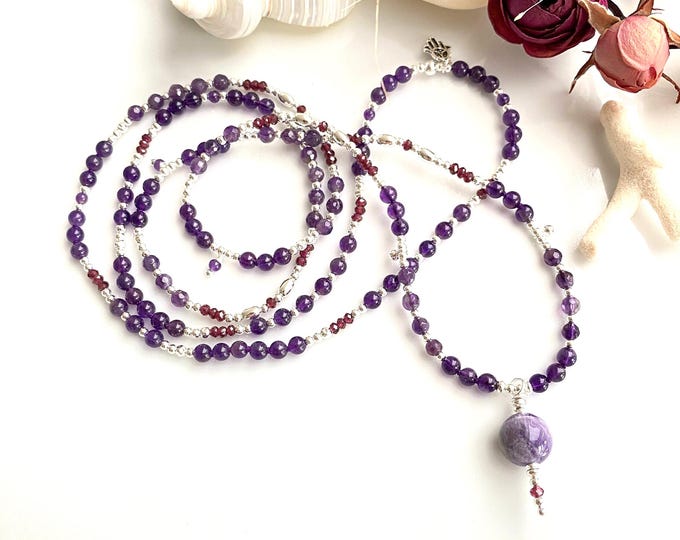 Enchanting mala made of amethyst, decorated with garnet and silver, Chevron amethyst bead, delicate prayer beads full of magic