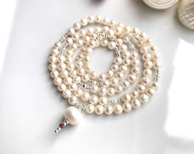 Mala made of white freshwater pearls, white pearl necklace decorated with silver (925), prayer beads with 108 beads, yoga jewelry