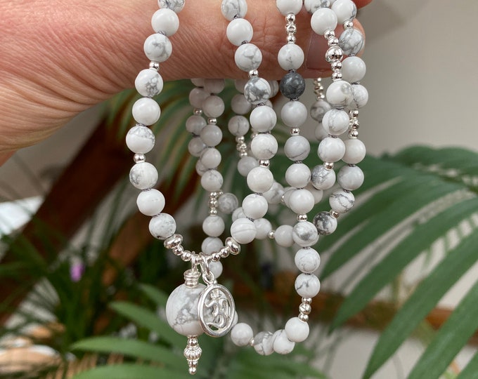 Mala made of magnesite, decorated with silver, with a magnesite bead and OM symbol, yoga jewelry, meditation necklace "Patience and Wisdom"