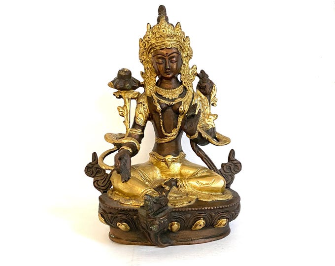 Grüne Tara  - Figur aus Messing in braun und gold, 20 cm hoch, Indien, weibliche Gottheit des Mitgefühls, Mutter aller Buddhas