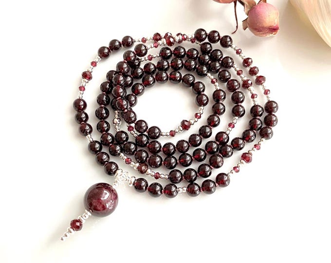 Dark red mala made of garnet (almandine) and silver, garnet end bead, prayer beads, yoga jewelry, jewelry with chakra crystals "grounding"