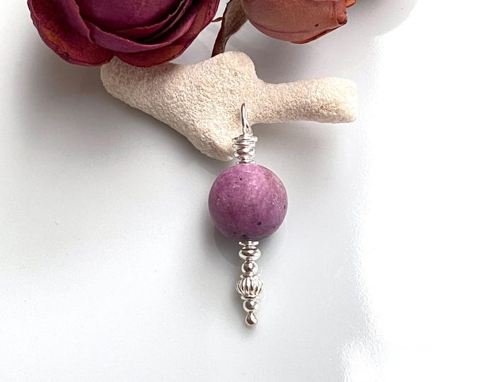 Pendant made of ruby and silver sterling, gift for women, small gift made of healing stones, yoga jewelry, for jewelry enthusiasts