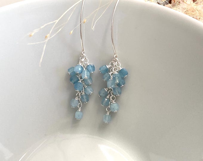 Aquamarine earrings with sterling silver or gold-plated, navette-shaped drop earrings with aquamarine cubes, for jewelry enthusiasts