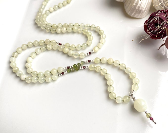 Mala necklace made of serpentine, decorated with silver and garnet, prayer beads “Balance and Relaxation”