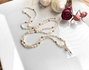 Delicate mala made of creamy white Keshi beads, decorated with violet garnet and silver, final bead freshwater pearl, elegant prayer chain