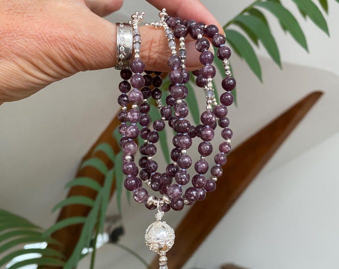 Mala necklace made of lepidolite, decorated with silver and inclusion quartz, silver end bead, prayer beads made of 108 beads, yoga jewelry