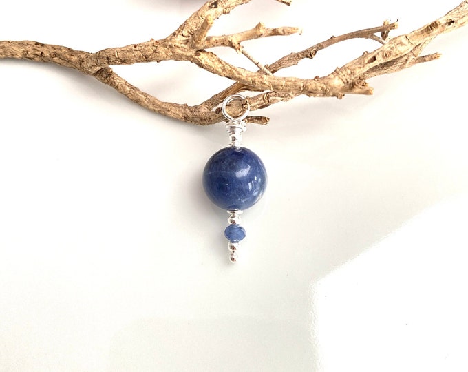 Pendant made of sodalite and sterling silver, small gift made of healing stones, yoga jewelry, elegant simple necklace pendant