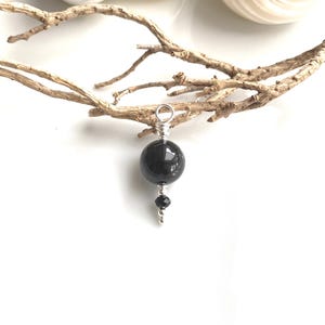 Colgante de turmalina - Schörl y plata esterlina, pequeño regalo hecho de piedras curativas, joyería de yoga, colgante de protección hecho de turmalina negra