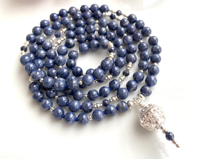 Mala made of sapphire blue, decorated with silver, necklace with silver (925) end pearl, valuable yoga jewelry, for jewelry enthusiasts