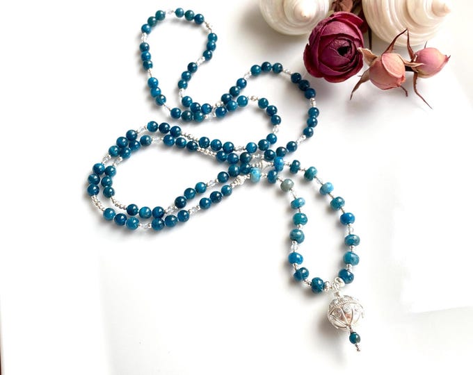 Mala necklace made of blue apatite, decorated with silver, guru bead silver, yoga jewelry, meditation necklace, gift for jewelry enthusiasts