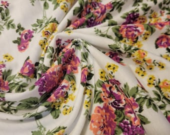Tejido elástico de rayón con estampado floral, color crema, rosa y morado, con flores y hojas, de 54 pulgadas de ancho, cortado a medida.