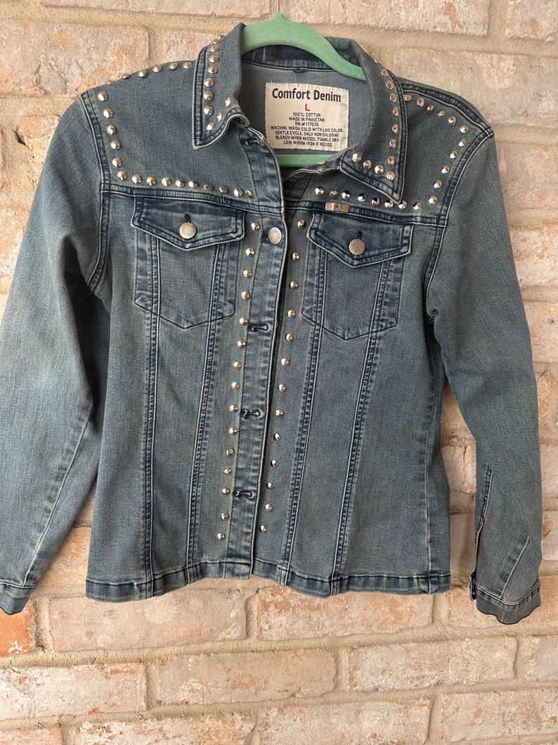 Sanded vintage denim jacket for women