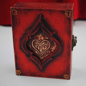 Estuche para baraja de naipes, regalo para jugador de póquer, caja de madera para naipes, hecho a mano con relieve de cobre, regalo para póquer