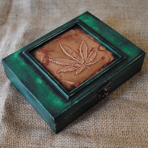 Jugando cartas doble deck caso, jugando a las cartas caja de madera, regalo del jugador de póquer, hecho a mano con alivio de cobre, ornamento del jugador de póquer
