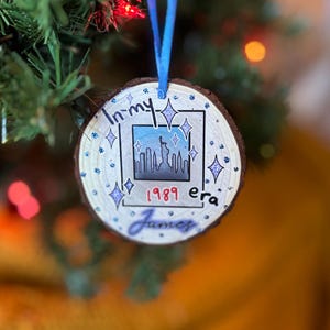パーソナライズされた手作りのErasオーナメント
