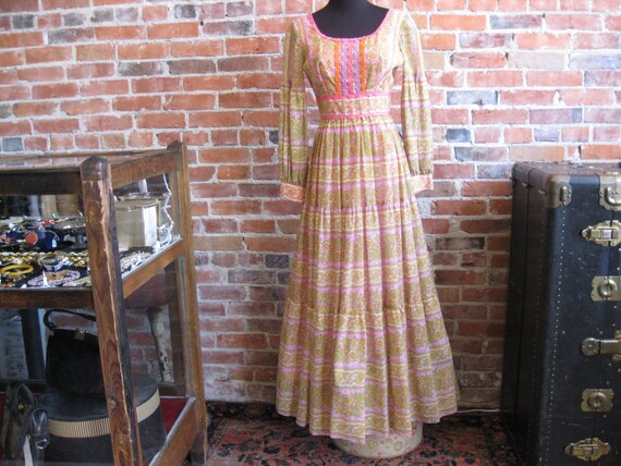 Vintage 1970's Pink Paisely Maxi Dress / Empire B… - image 4