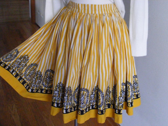 Vintage 1950s 1960s Skirt / Novelty Print Cotton C