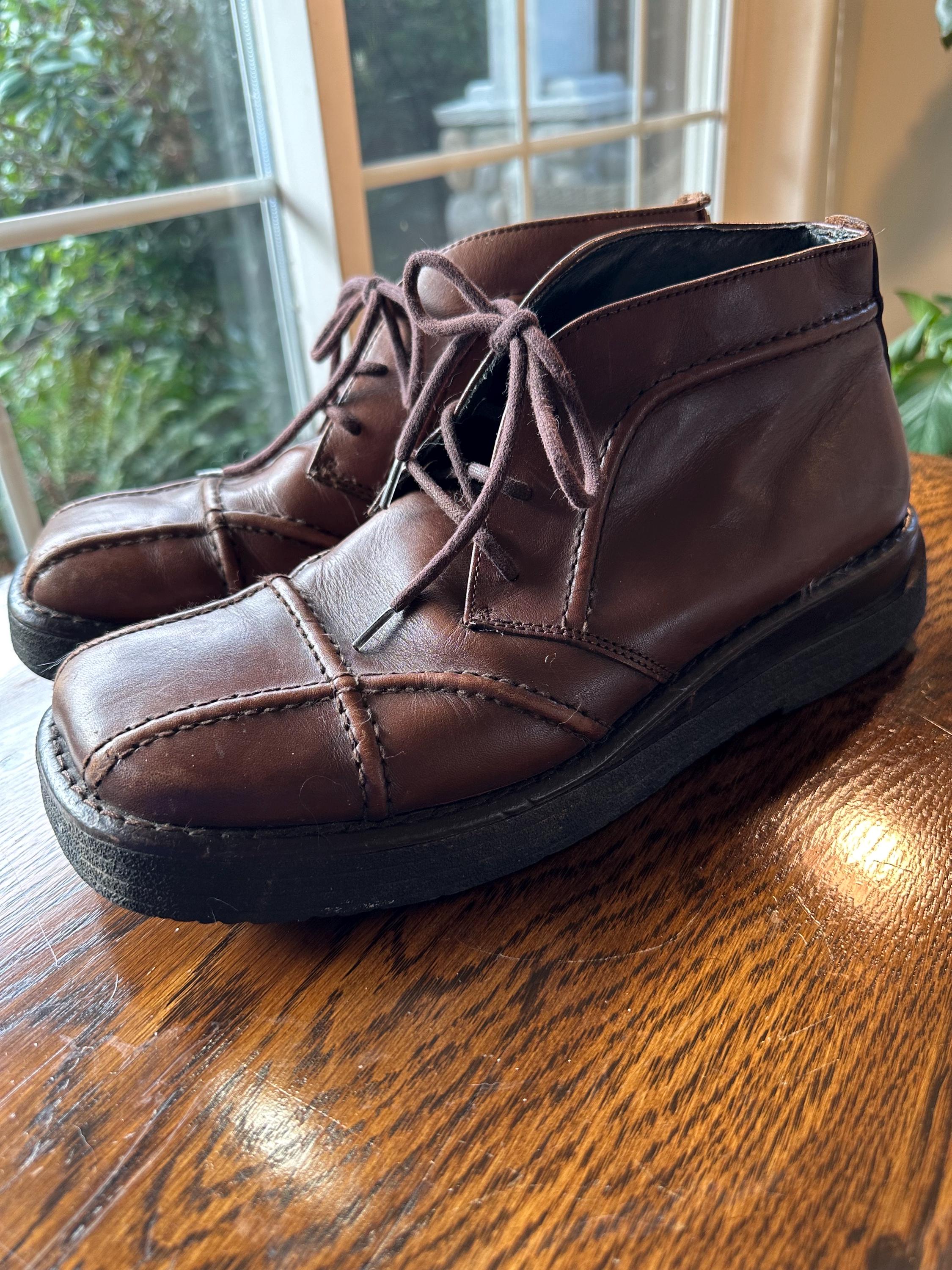 Frye Brown Leather Chukka Boots: Men