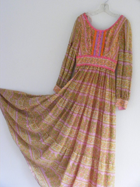 Vintage 1970's Pink Paisely Maxi Dress / Empire B… - image 3