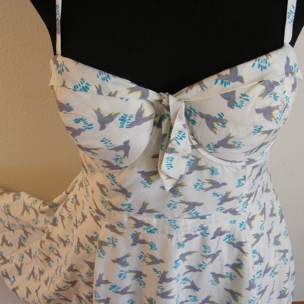 Vintage Sweetheart Sun Dress / Novelty Print Birds Summer Sun Dress / Full Skirt / Pin Up Rockabilly Swing / Bombshell Cutout  Back / M