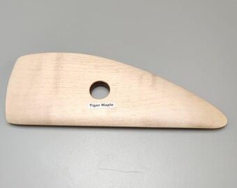 Costilla estándar de madera de arce tigre con forma de D